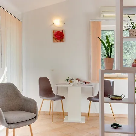 Semesterbostad House Marija