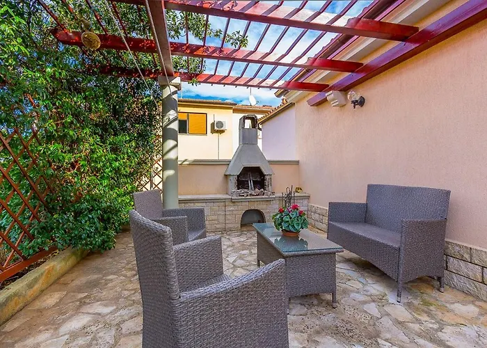 Semesterbostad House Marija