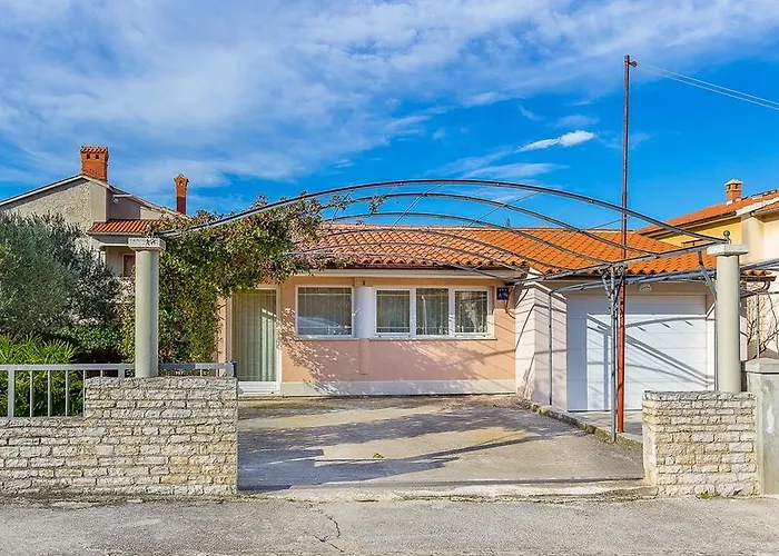 Semesterbostad House Marija